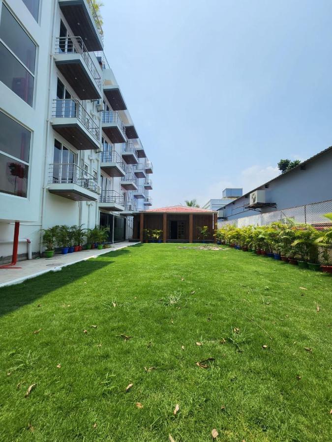 Blue Waves Hotel Tajpur Exterior foto